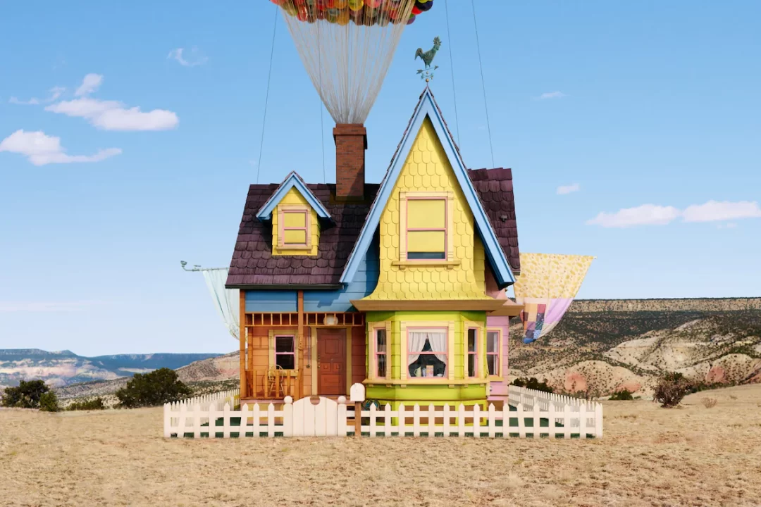 Leteća kuća iz filma Nebesa, Airbnb