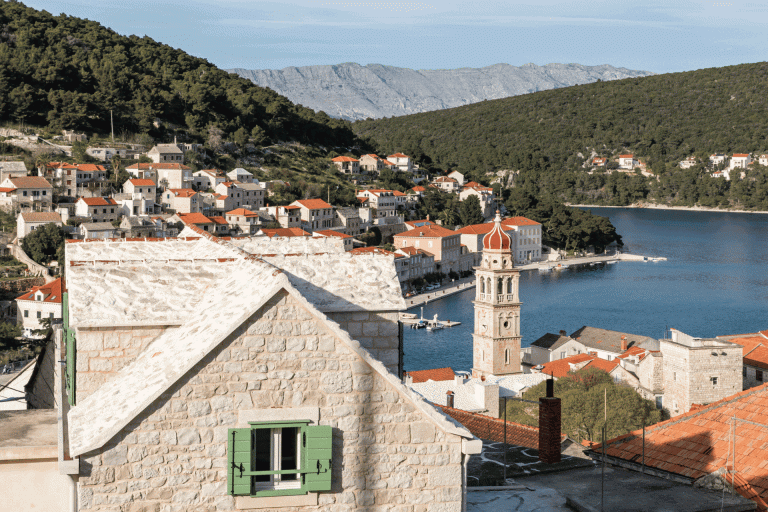 Nakon rekonstrukcije kamena kuća na Braču odiše autentičnim mediteranskim šarmom, naslovnica