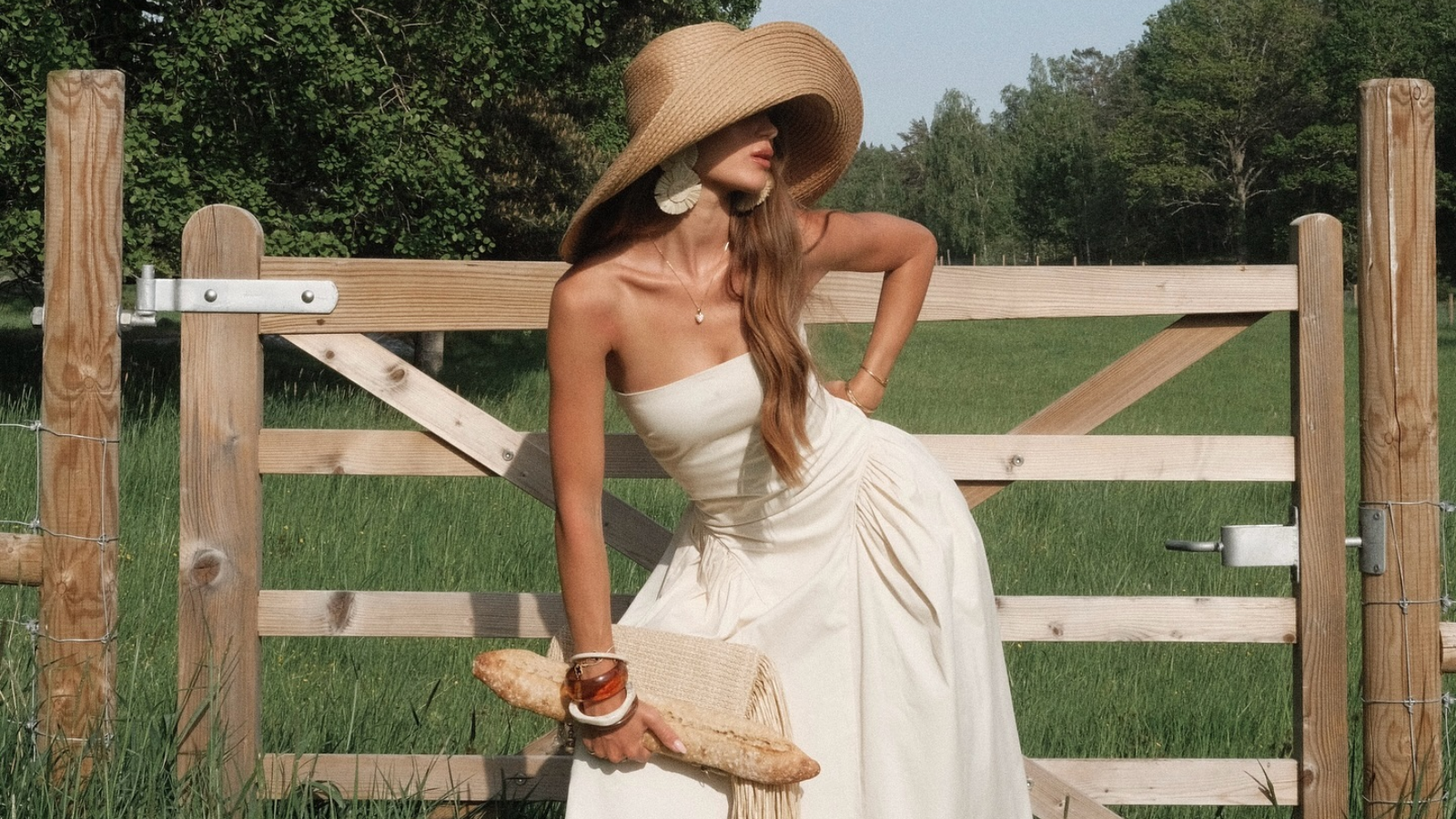 Ljeto u znaku drop‑waist siluete: Ovaj model haljine ne prestajemo viđati na Instagramu ni ulicama