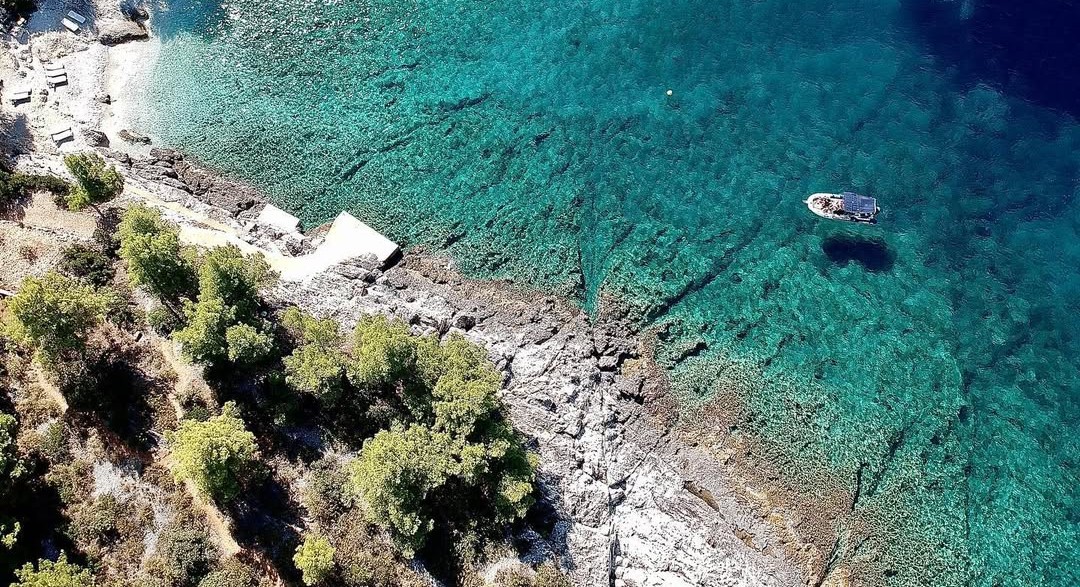 Vikendom se kupamo na hvarskoj plaži Robinson – jednoj od najljepših na Jadranu