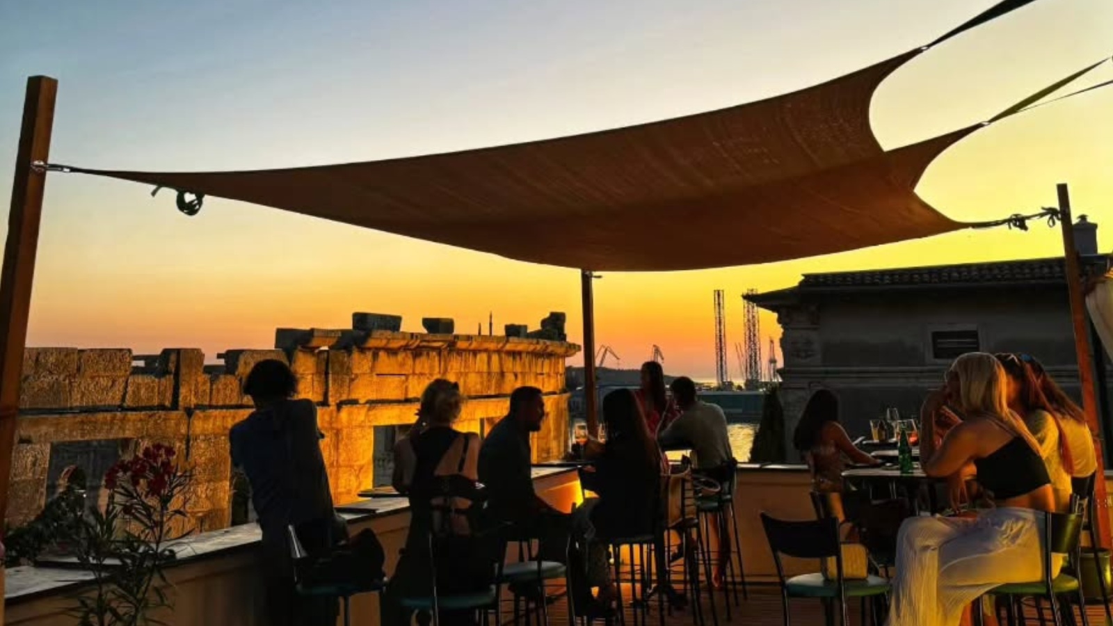 Poznati kafić u Puli koji ima i rooftop sa sjajnim pogledom na Arenu i more