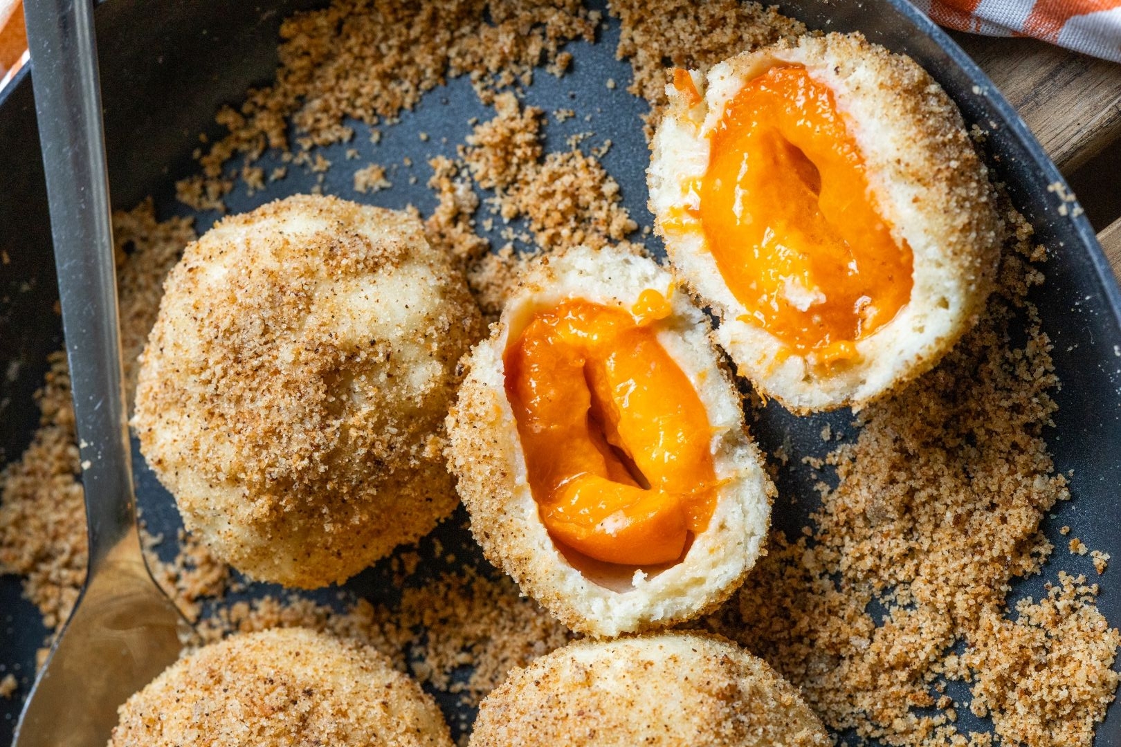 Brzinske knedle s domaćim marelicama pravi su ljetni hit, recept nam donosi blogerica Foodoris