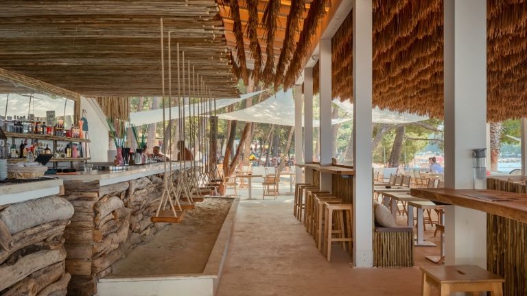 Saint & Sinner beach bar