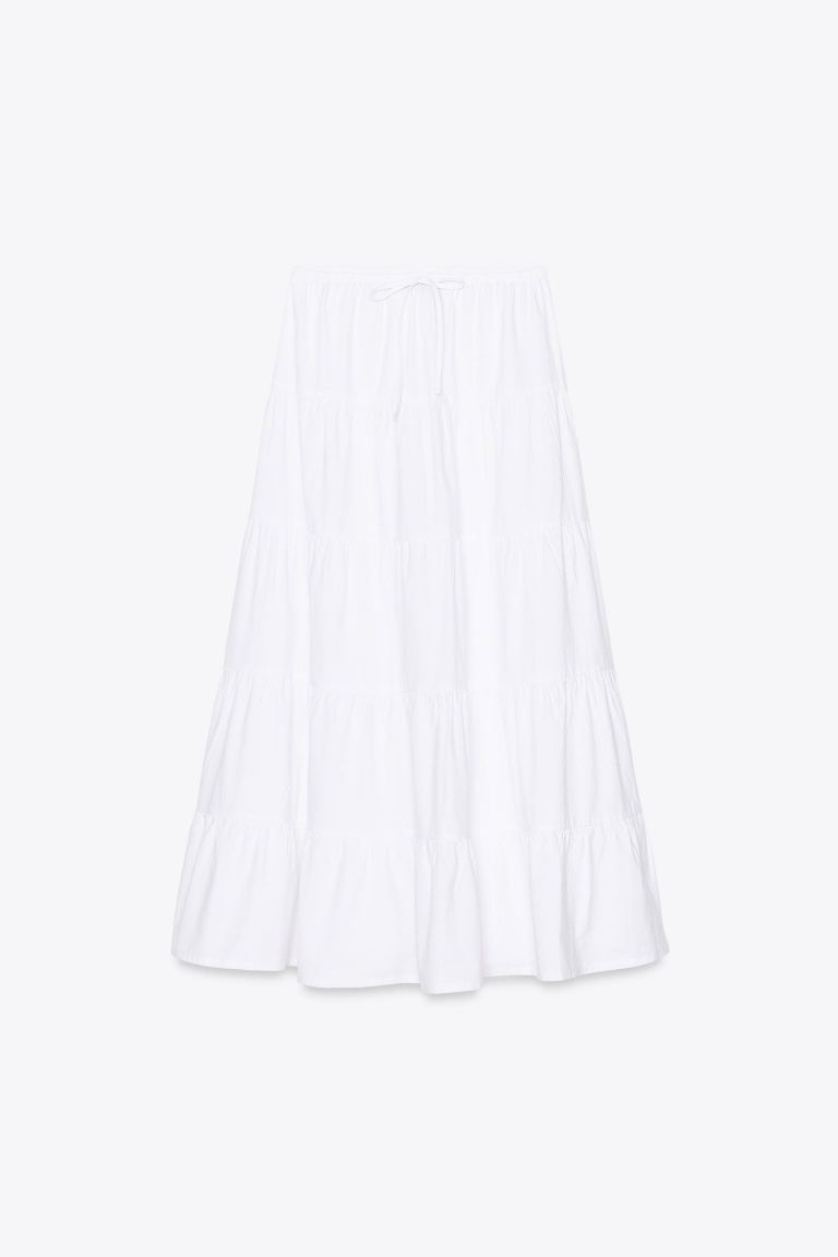 Trendi kombinacija suknja i oversized majica Zara