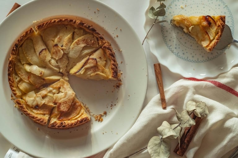 Apple cake_diliara-garifullina-es7aJ-3iBDo-unsplash