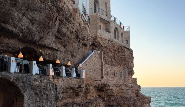 Grotta Palazzese_glavna naslovna_instagram