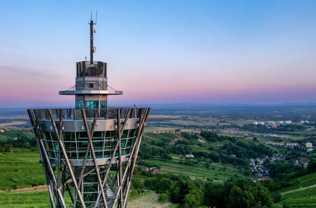 Slovenski Eiffelov toranj i zipline iznad vinograda? Savršena kombinacija za jesenski izlet