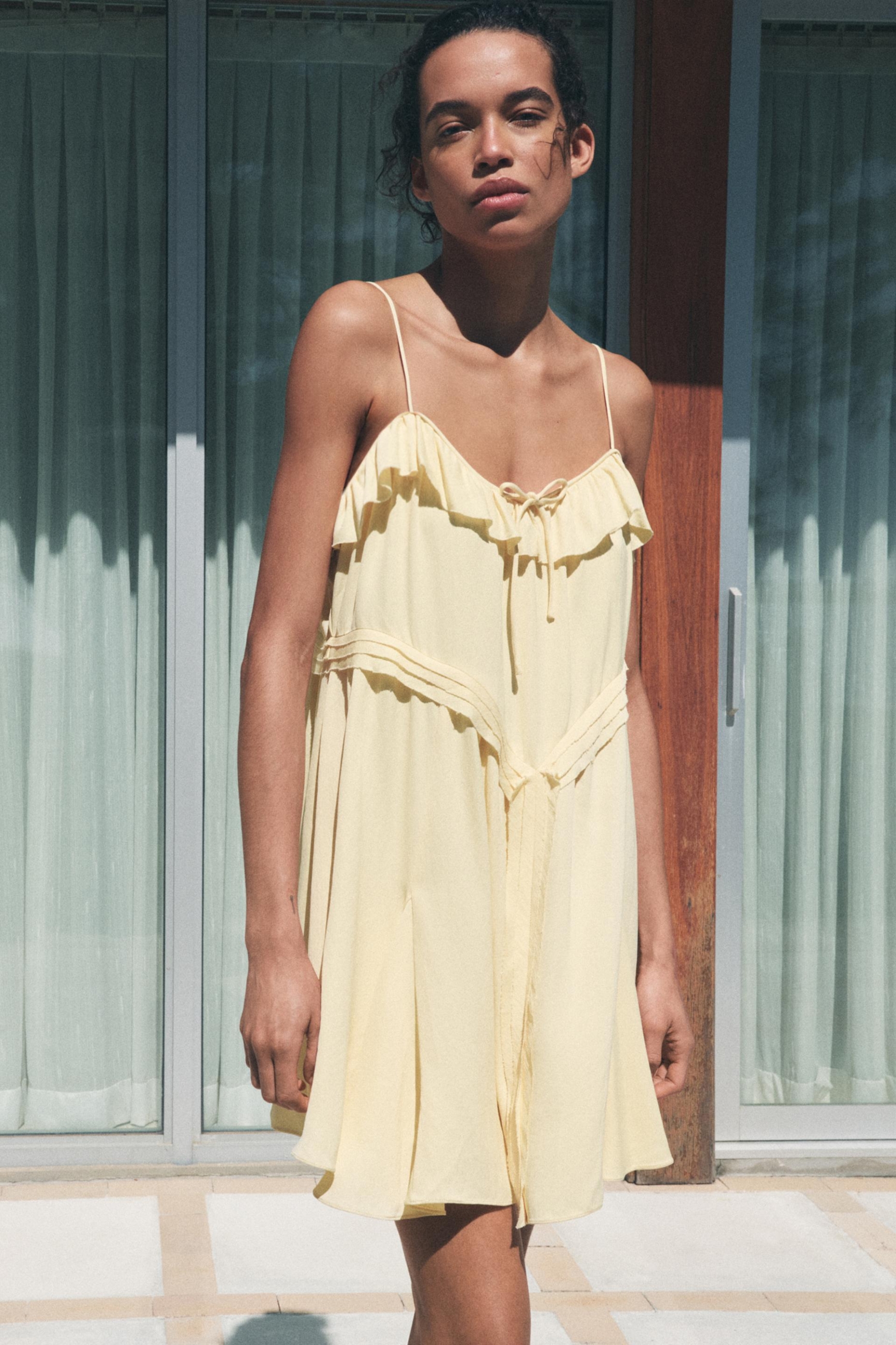 butter yellow nijansa Stradivarius