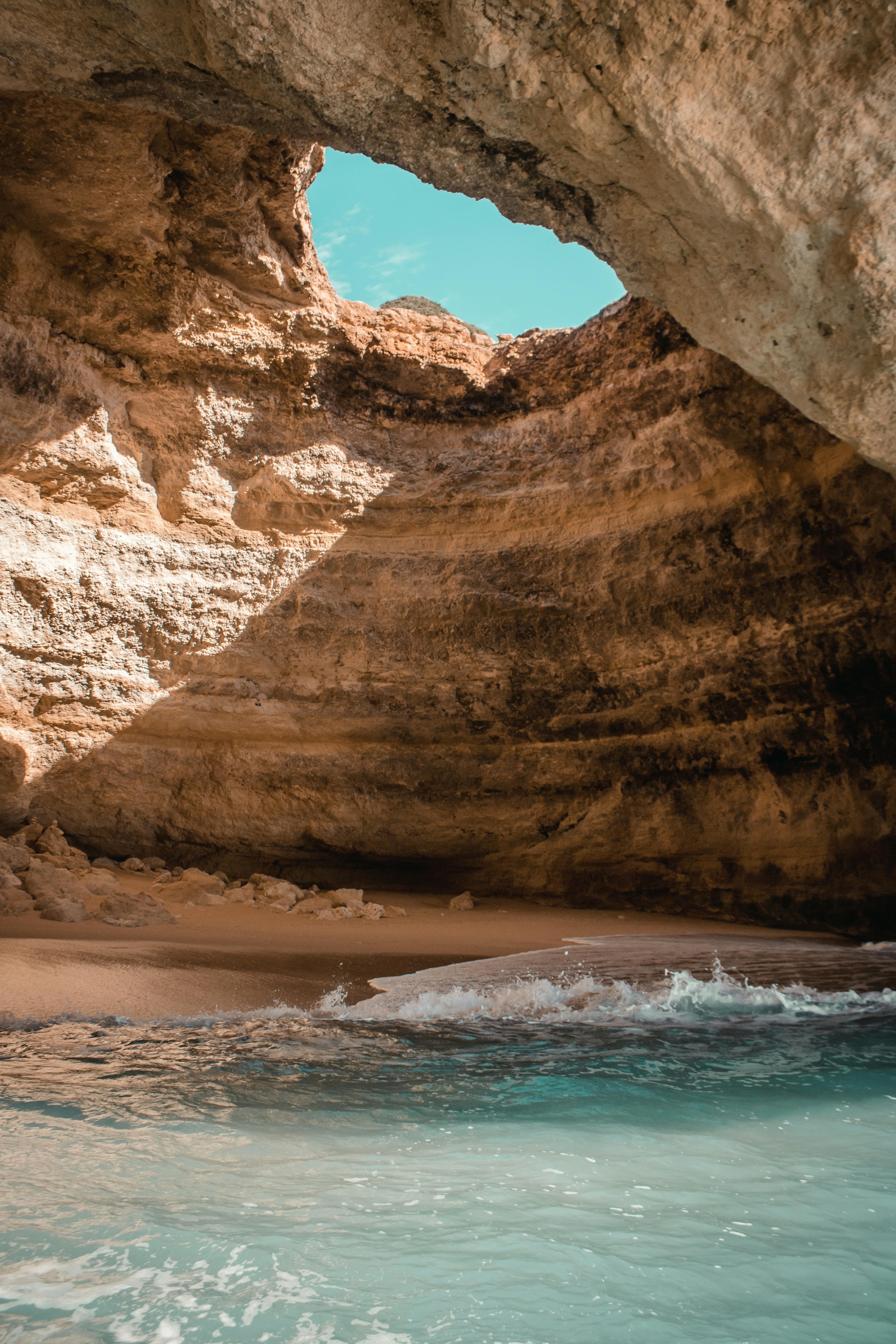 Faro_pexels-stephane-hurbe-1267753-10197396