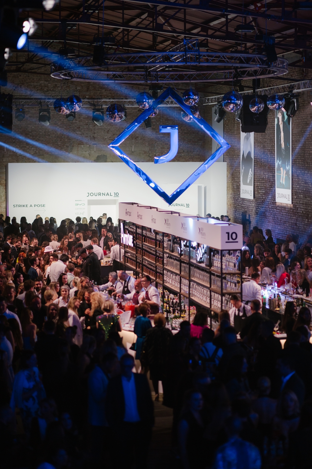 JOURNAL10 party