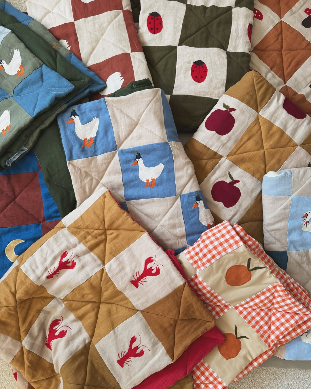 Ručno rađeni patchwork za dječje sobe koji priča priče: Od najljepših prekrivača do dekoracija na zidu