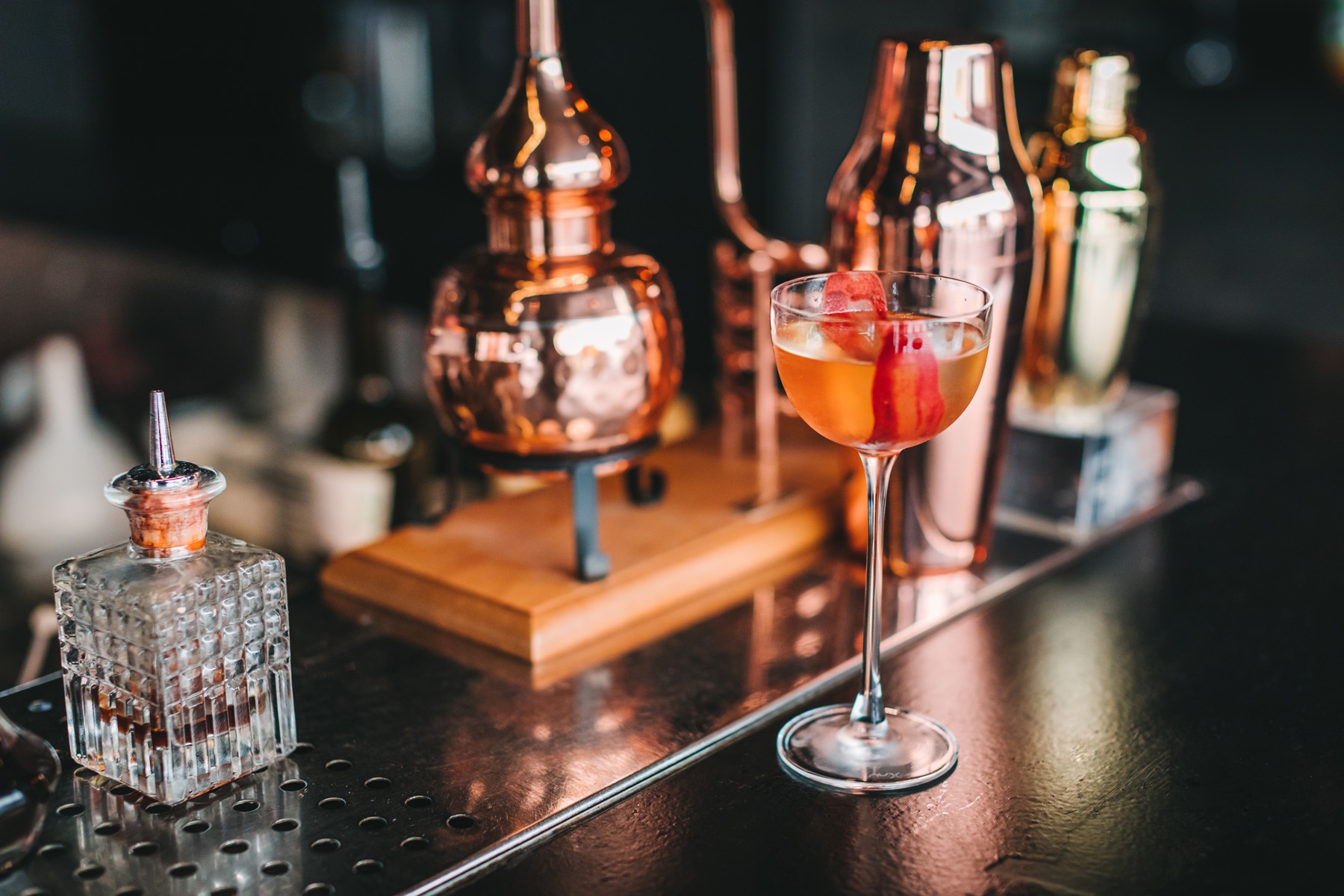 Spoj koktela i mode: Dežman Mini Bar ima 12 novih koktela, svaki odaje počast jednom modnom brendu