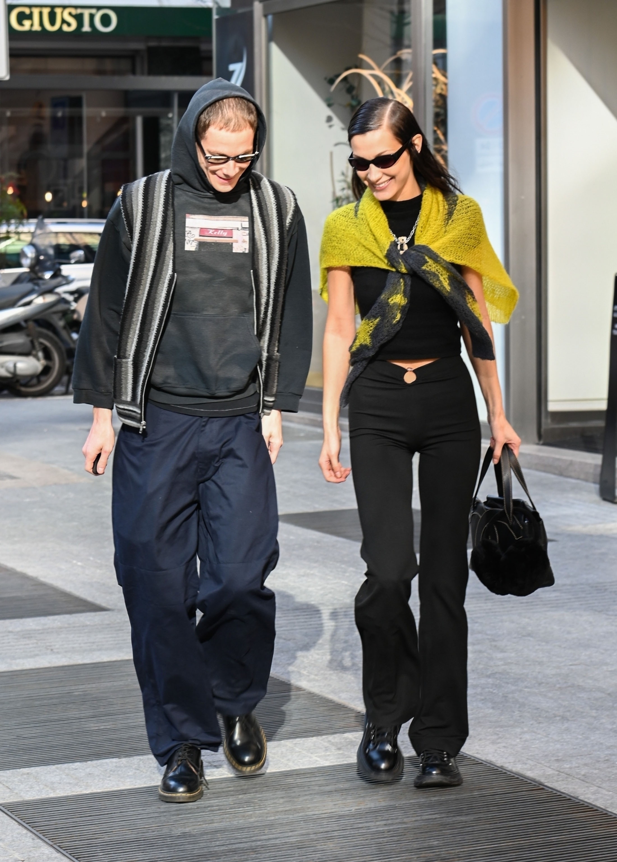 Bella Hadid nosi Susamusa hlače