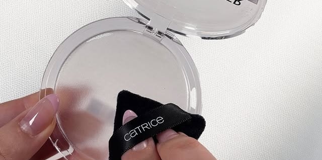Drogerijski makeup hit: Matirajući puder u gel formuli koja se pretvara u prah