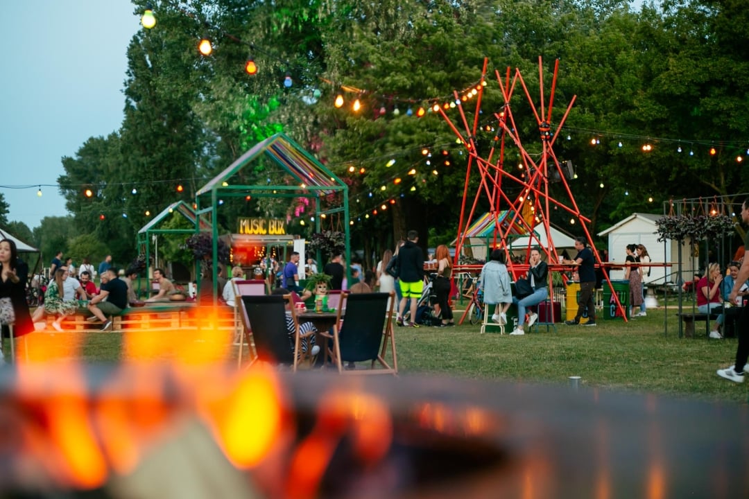 Pop Up By The Lake