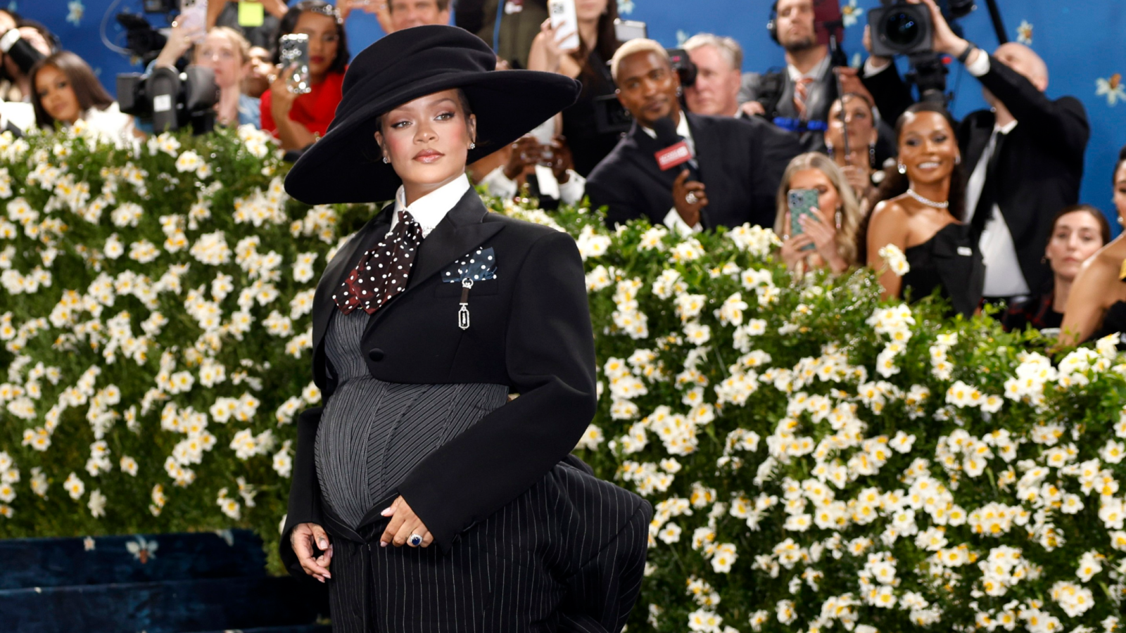 Rihanna je trudna! Pjevačica je otkrila da ona i ASAP Rocky čekaju treće dijete noć uoči Met Gale