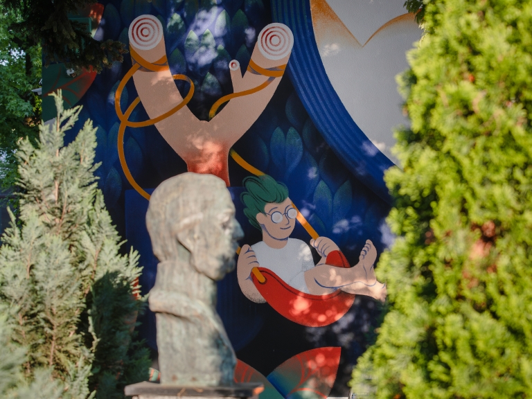 OŠ Petra Preradovića na Peščenici dobila je novi mural, a crtala ga je Tea Jurišić
