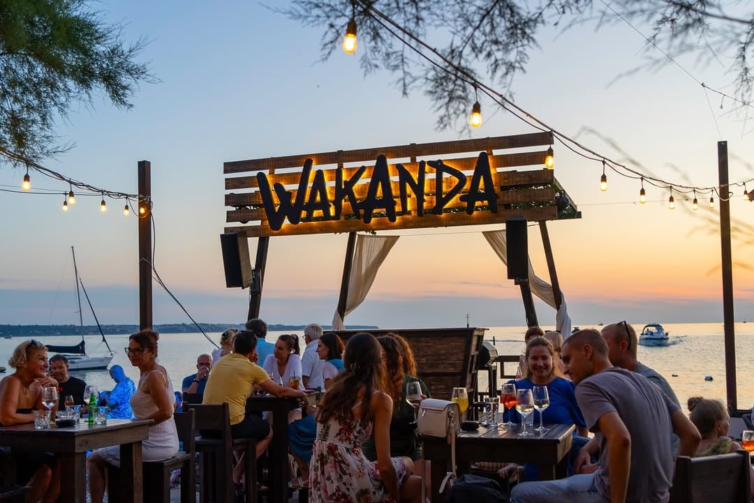U ovom beach baru atmosfera podsjeća na Ibizu, a uživa se i u divnim zalascima sunca i koktelima