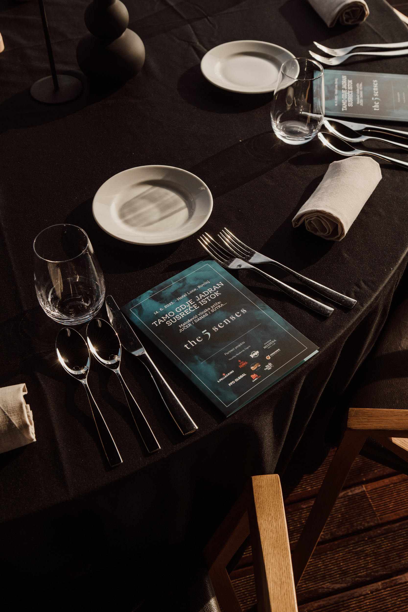 Zaboravite klasične večere – The 5 Senses Dinner u Rovinju ne sliči ničemu što ste doživjeli. Bili smo tamo