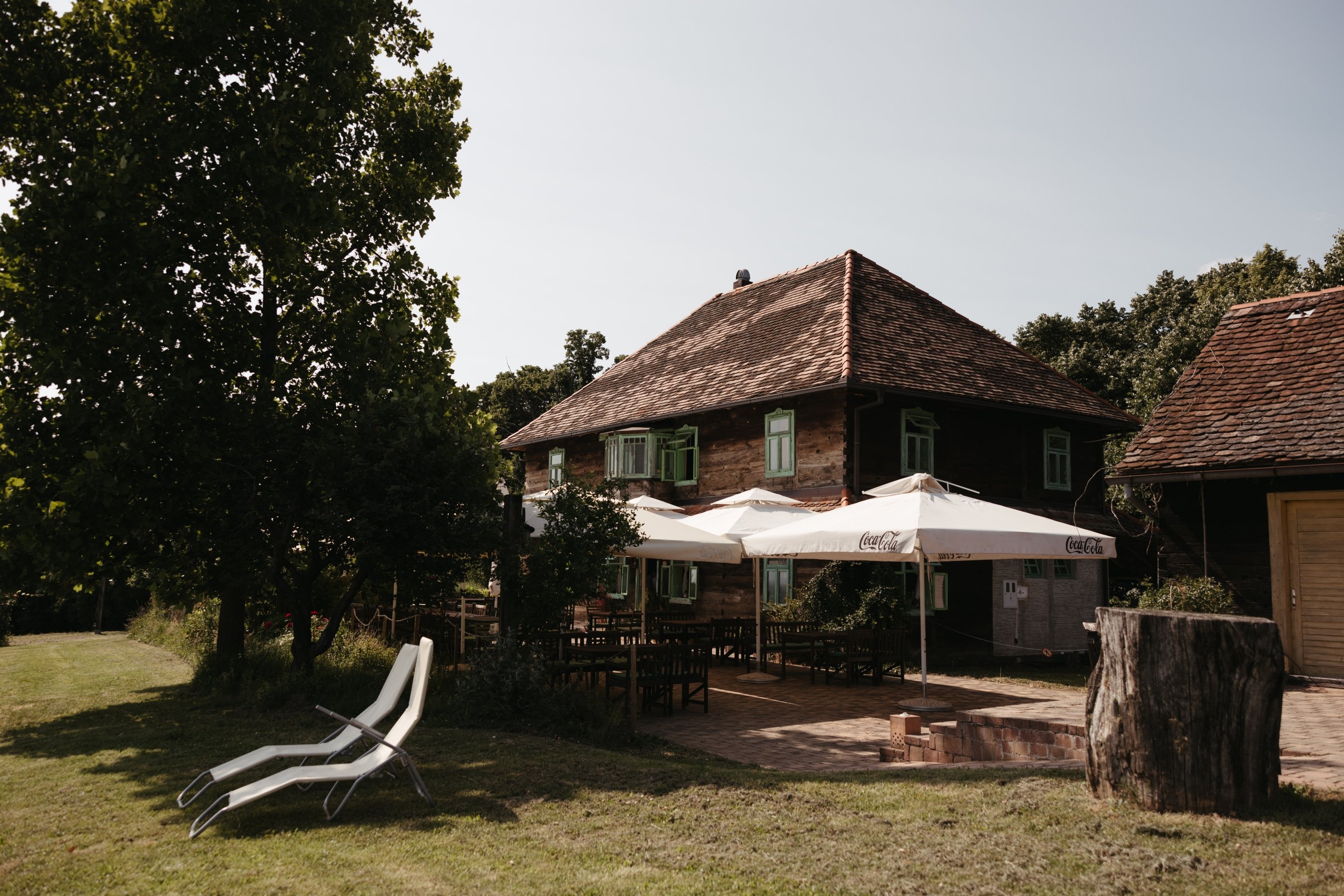 August vinarija je sve što vam treba – domaći ručak, čaša dobro ohlađenog škrleta i ležaljka na suncu