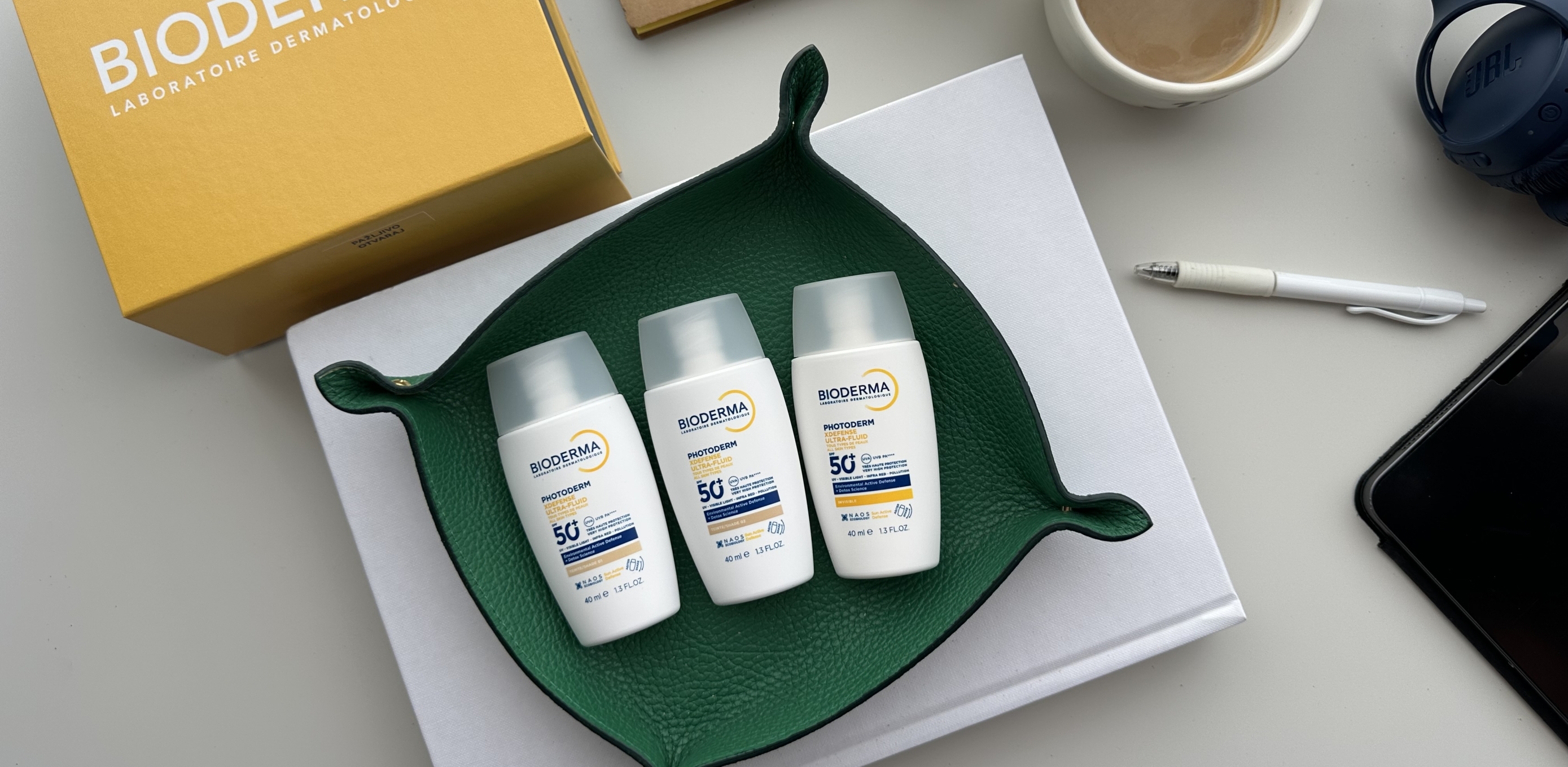 Ne znamo što više volimo, neutralnu ili toniranu verziju ovog SPF-a, ali znamo da ga uvrštavamo u rutinu