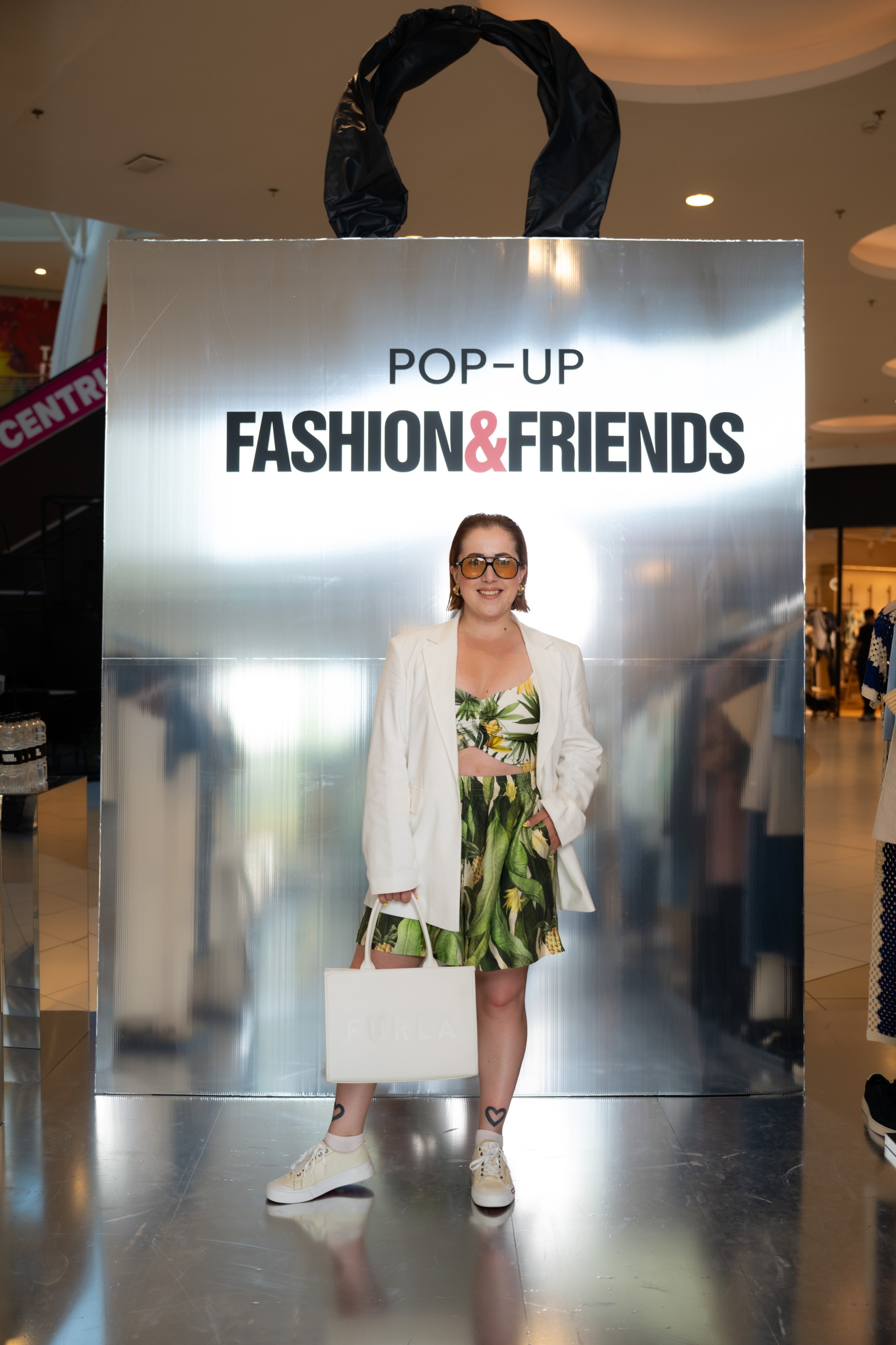 Fashion Company pop up event wall slike