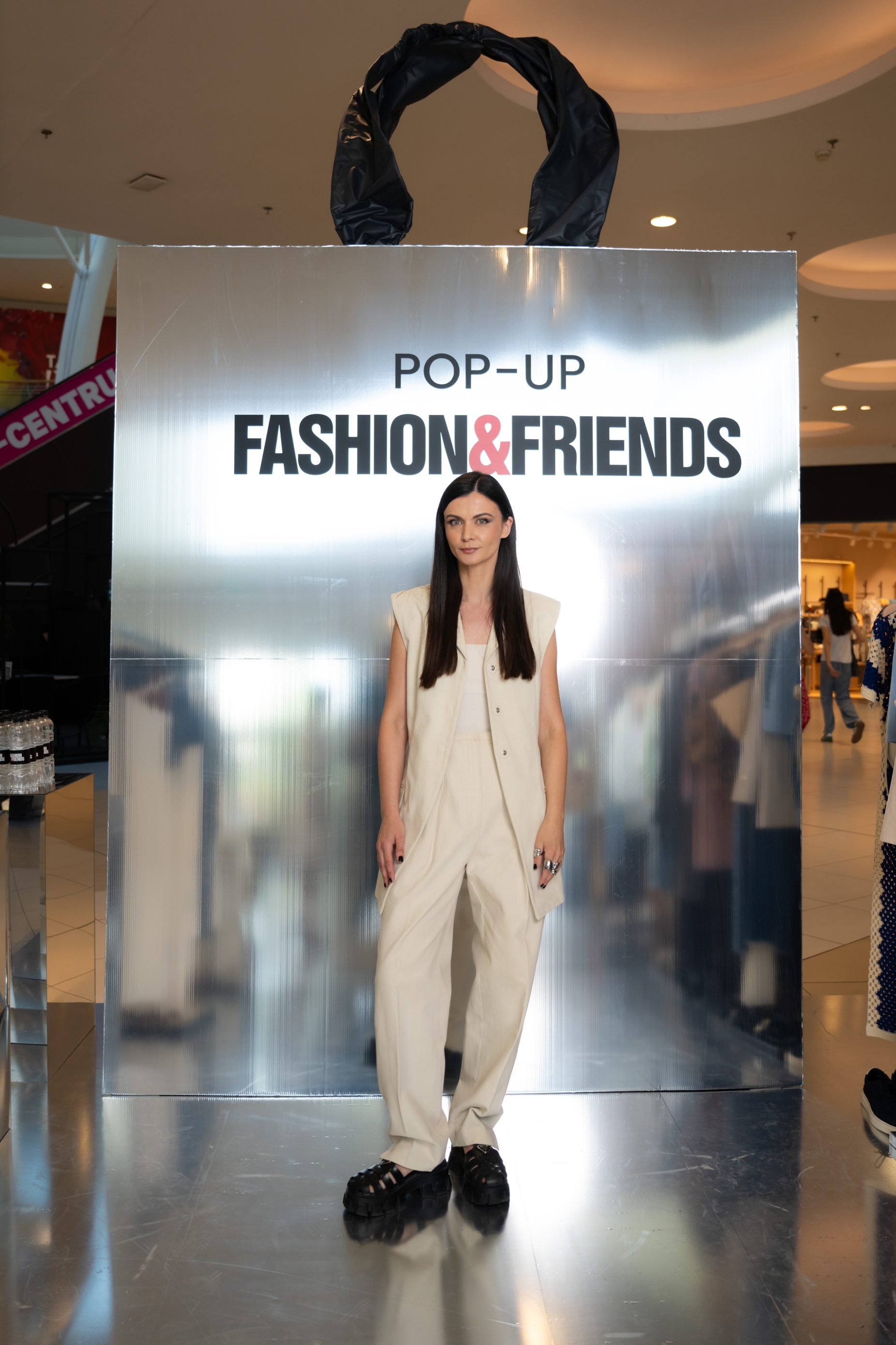 Fashion Company pop up event wall slike