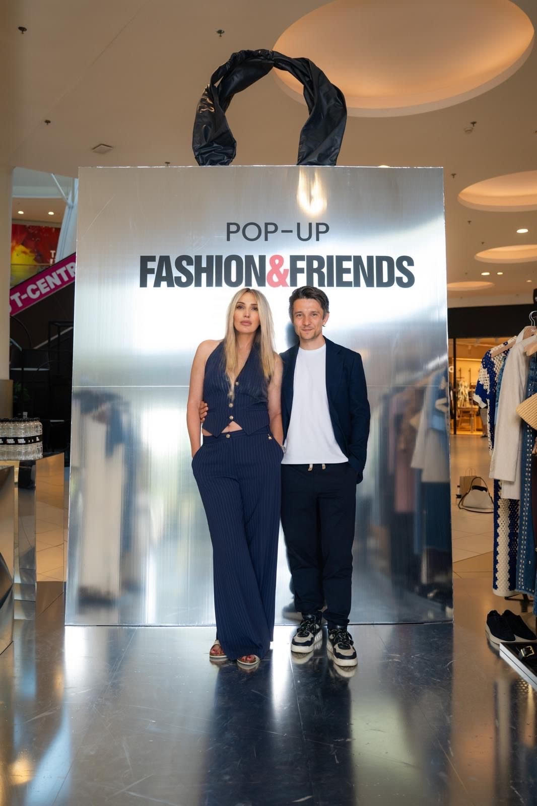 Fashion Company pop up event wall slike