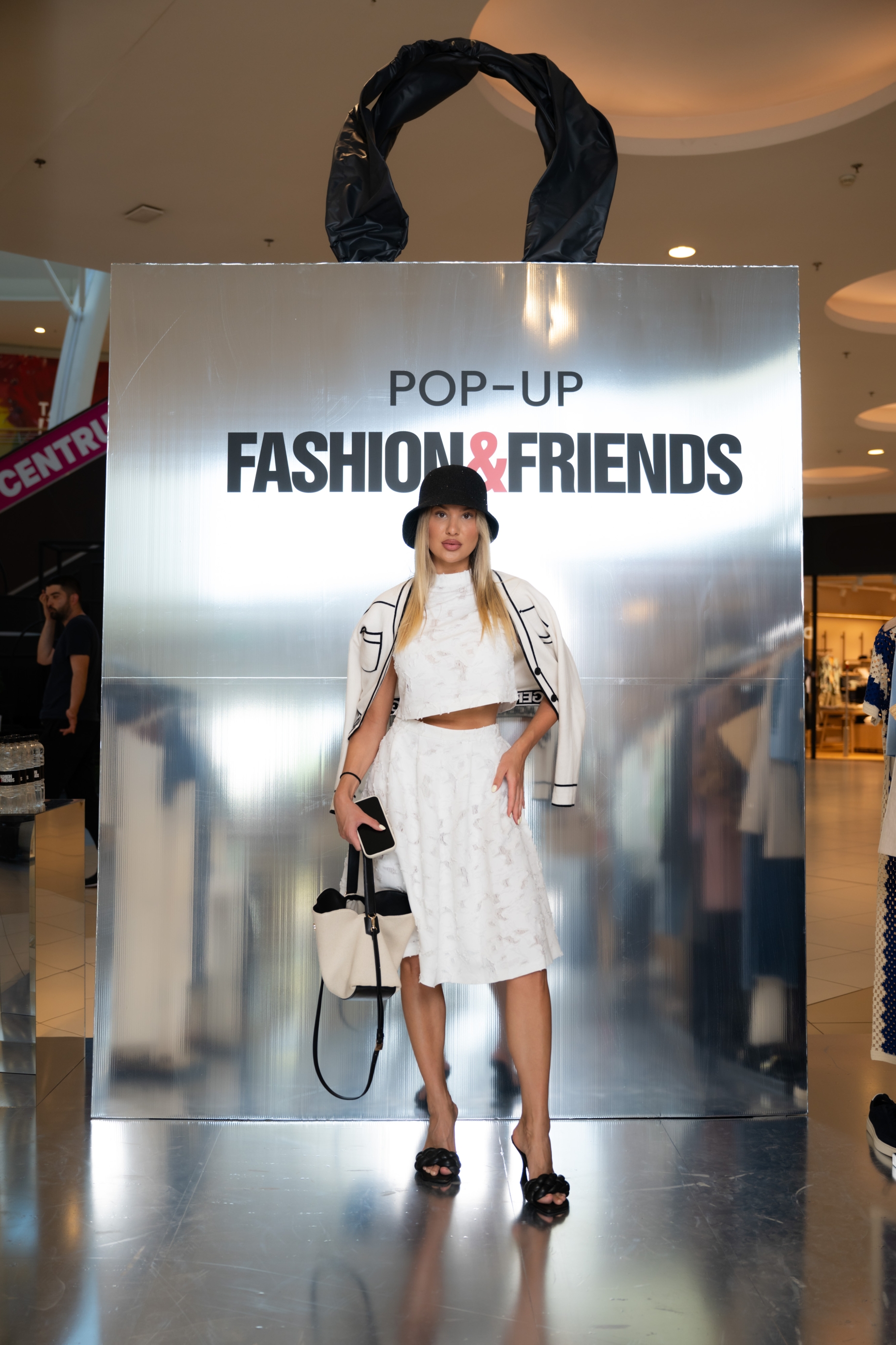 Fashion Company pop up event wall slike