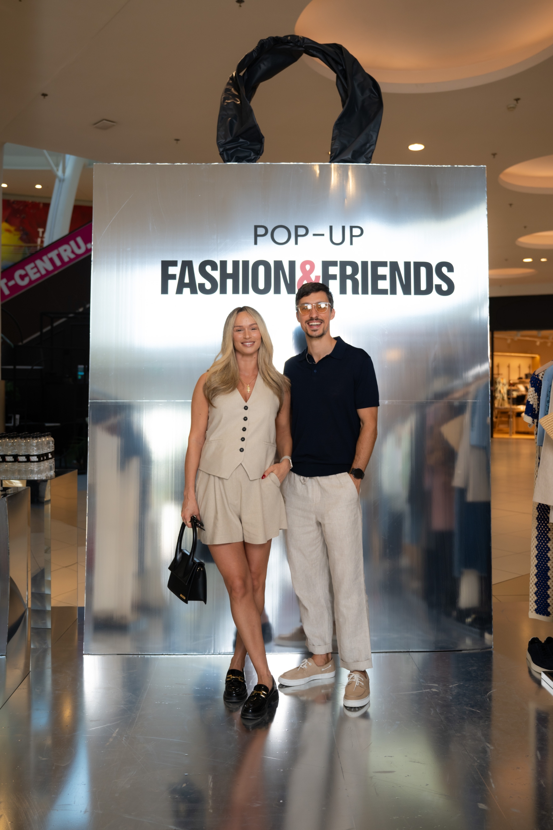 Fashion Company pop up event wall slike