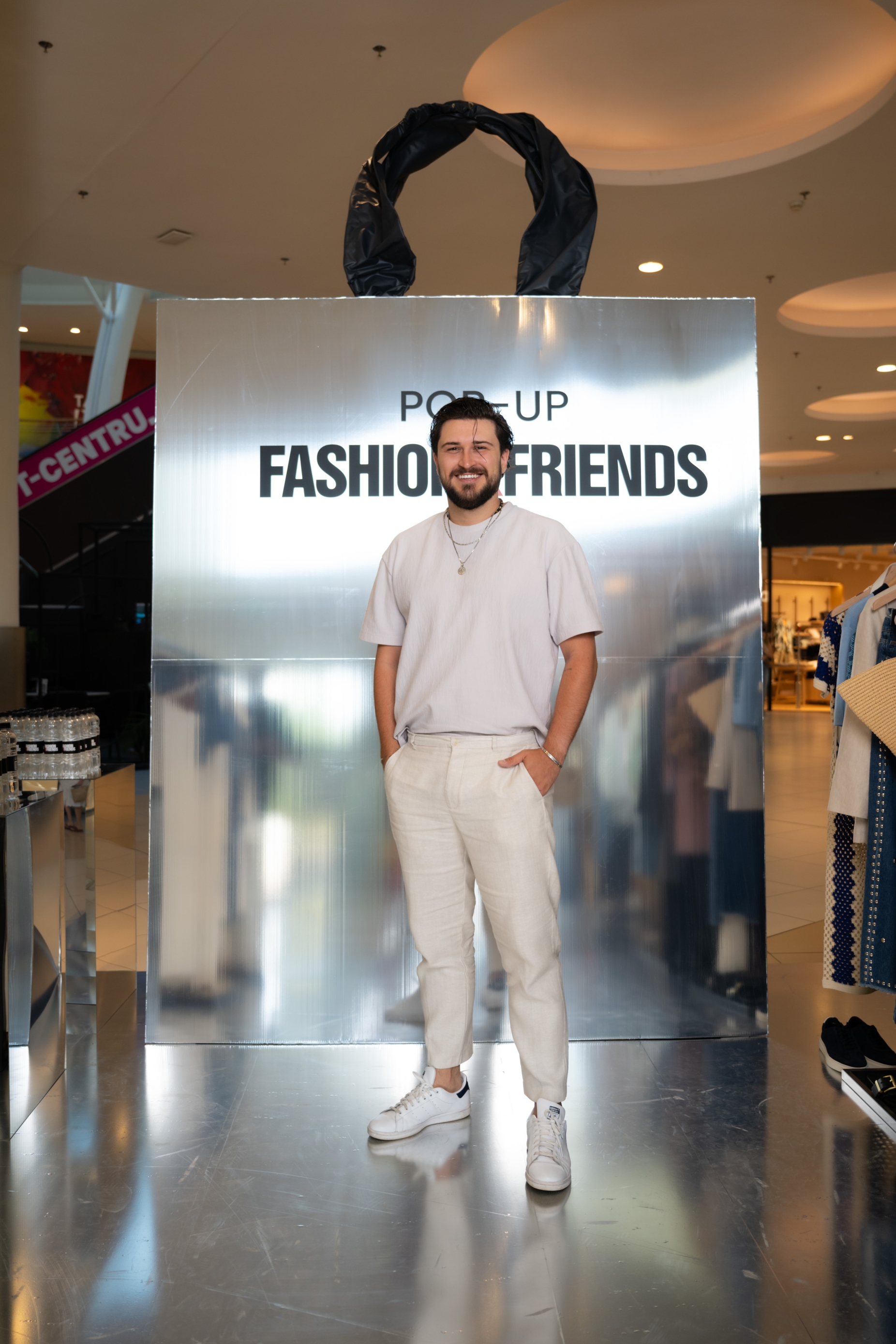 Fashion Company pop up event wall slike