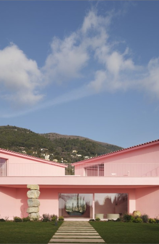 Vodimo vas kroz Le Domaine de la Rose – impresivno ružičasto Lancôme zdanje