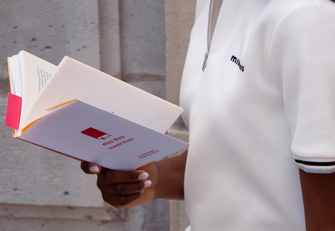 Miu Miu Summer Reads: Pop-up kiosci koji nas podsjećaju da ljeto provedemo čitajući