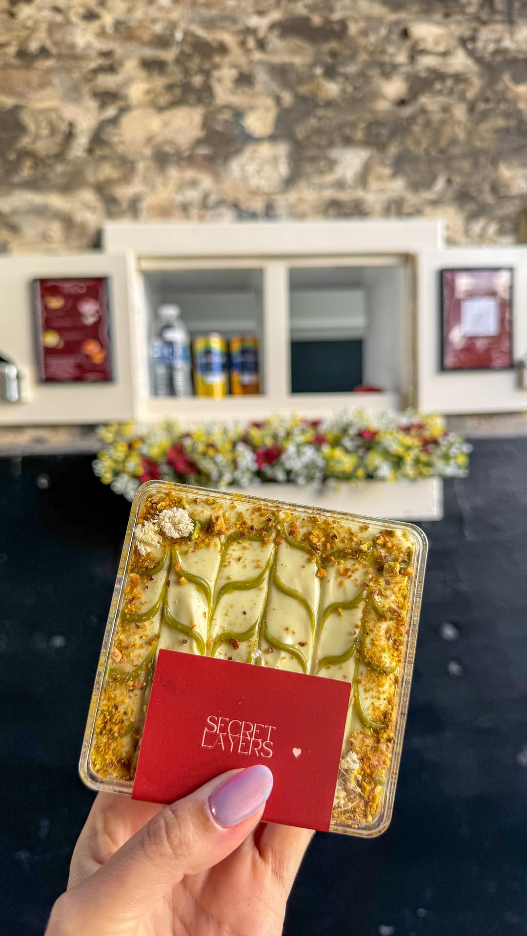 Tiramisu koji se skriva iza malog prozora u Londonu, a zaludio je Instagram