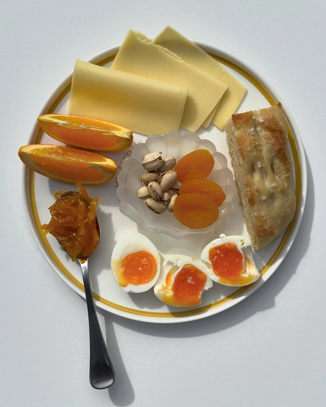 „Snack plate” je TikTok trend koji nudi bezbroj ideja za užinu. Naši favoriti su kombinacije slatkog i slanog