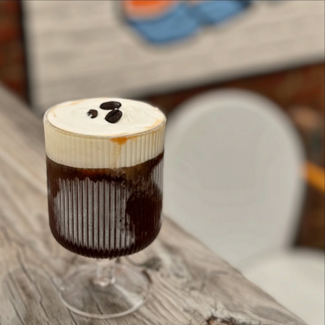 Frozen espresso s kremom od vanilije novi je desert koji spaja najbolje od ledene kave i slastice