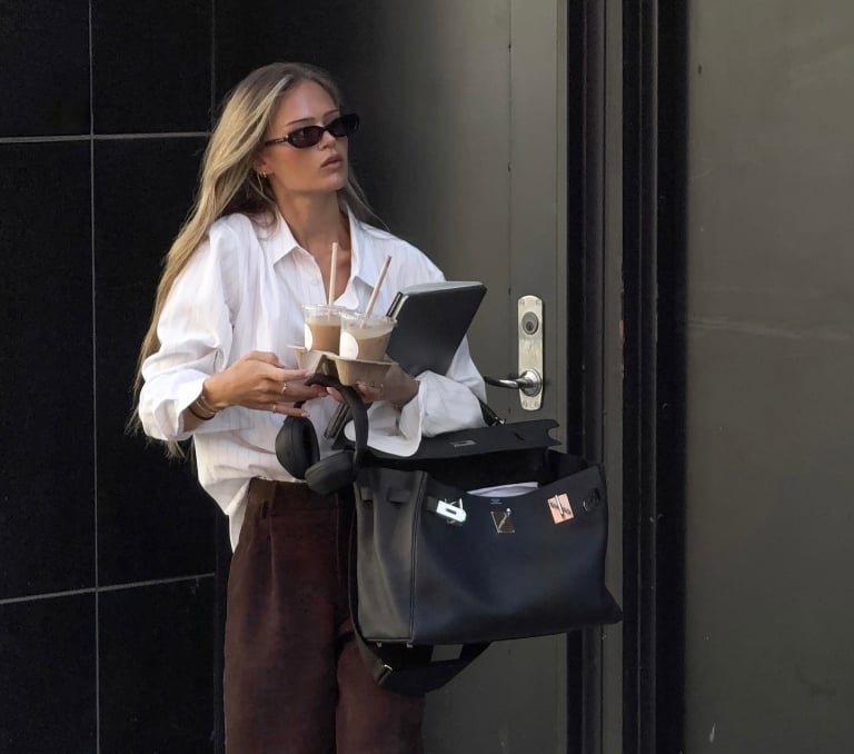 Ne znate što obući za posao kada su vani visoke temperature? Donosimo ideje za 4 kul outfita