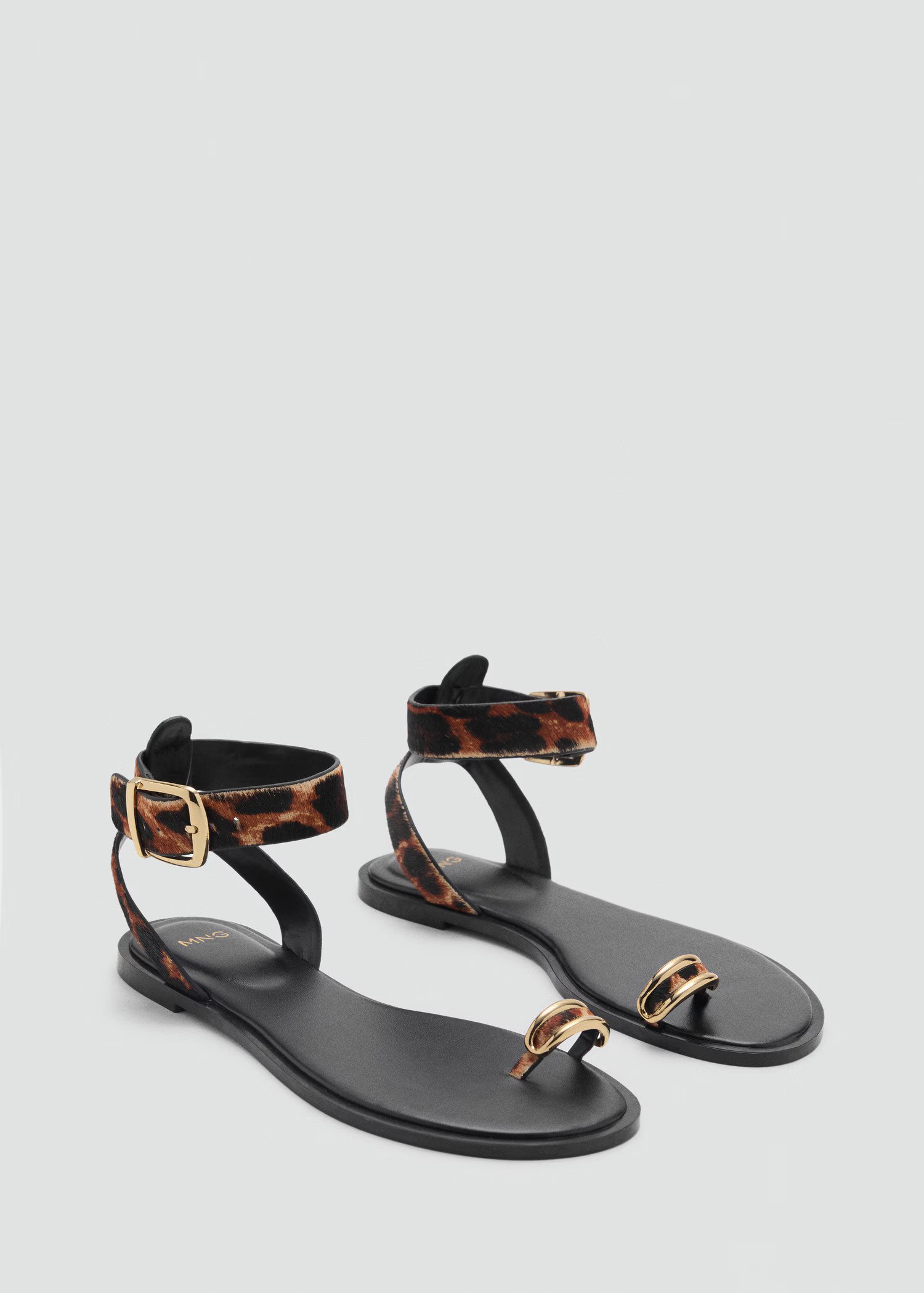 sandale s metalnim detaljem Mango