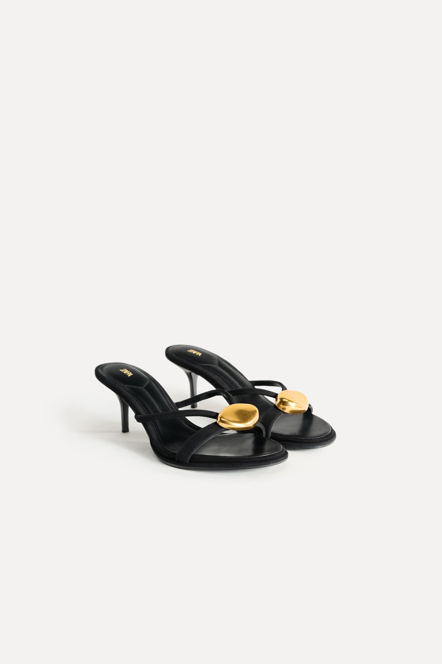 sandale s metalnim detaljem Zara