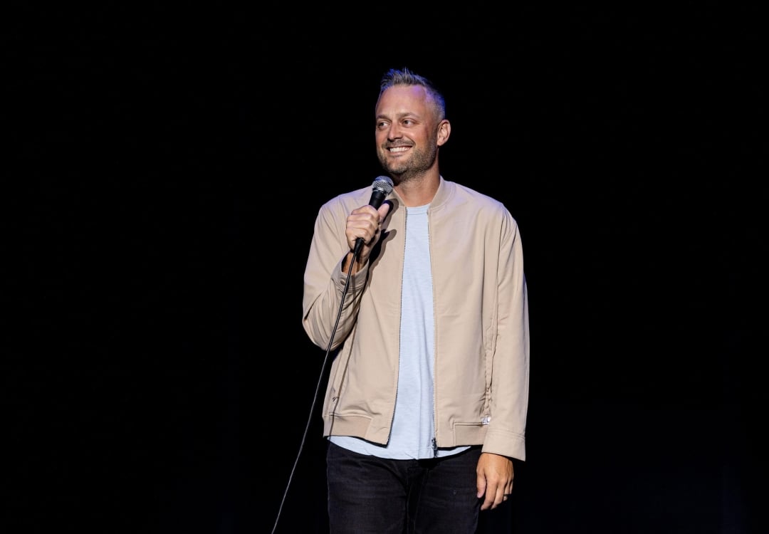 Ako volite stand up komediju onda na Netflixu pogledajte ove manje poznate komičare