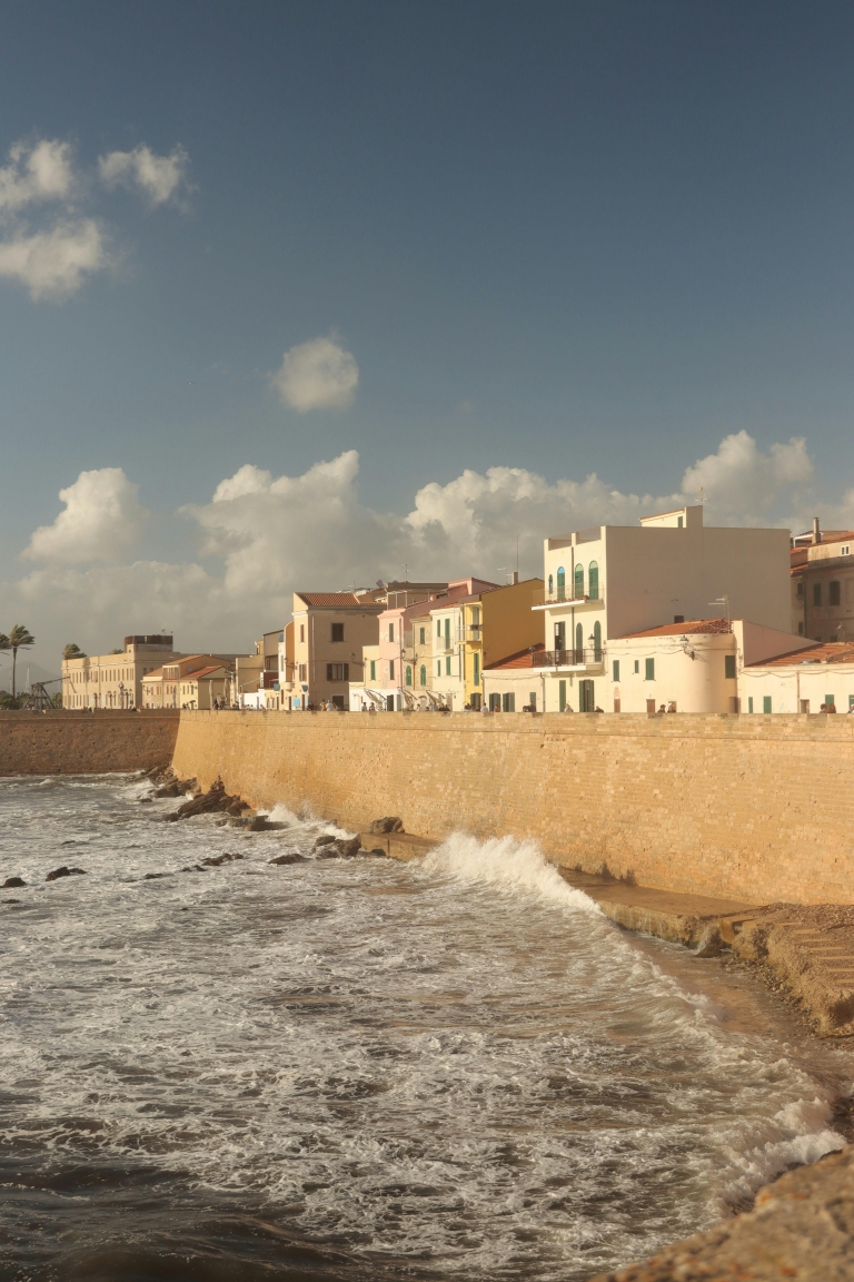 Alghero_pexels-efrem-efre-2786187-18162843