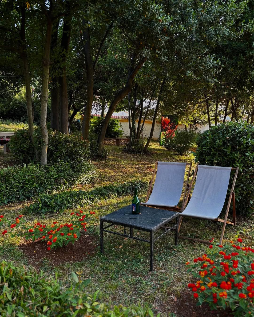 Park ispred povijesnog ljetnikovca u Preku pretvoren je u ljetni bar s finom hranom i kinom na otvorenom