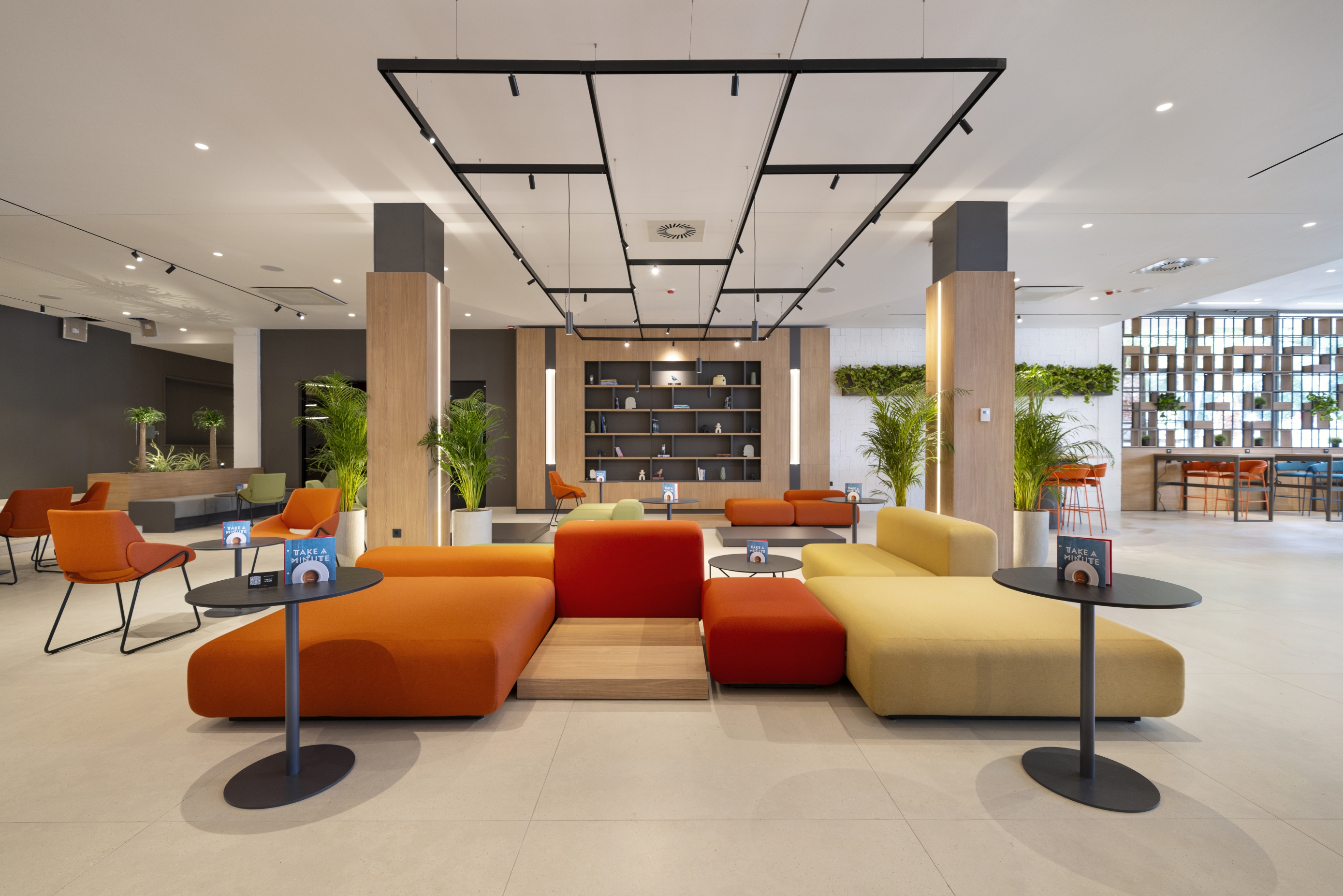 Hotel_Pelegrin_Plava_Laguna_2025_Atrium_Lobby_Bar