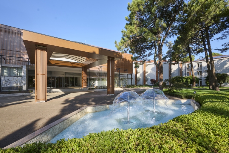 Hotel_Pelegrin_Plava_Laguna_2025_entrance