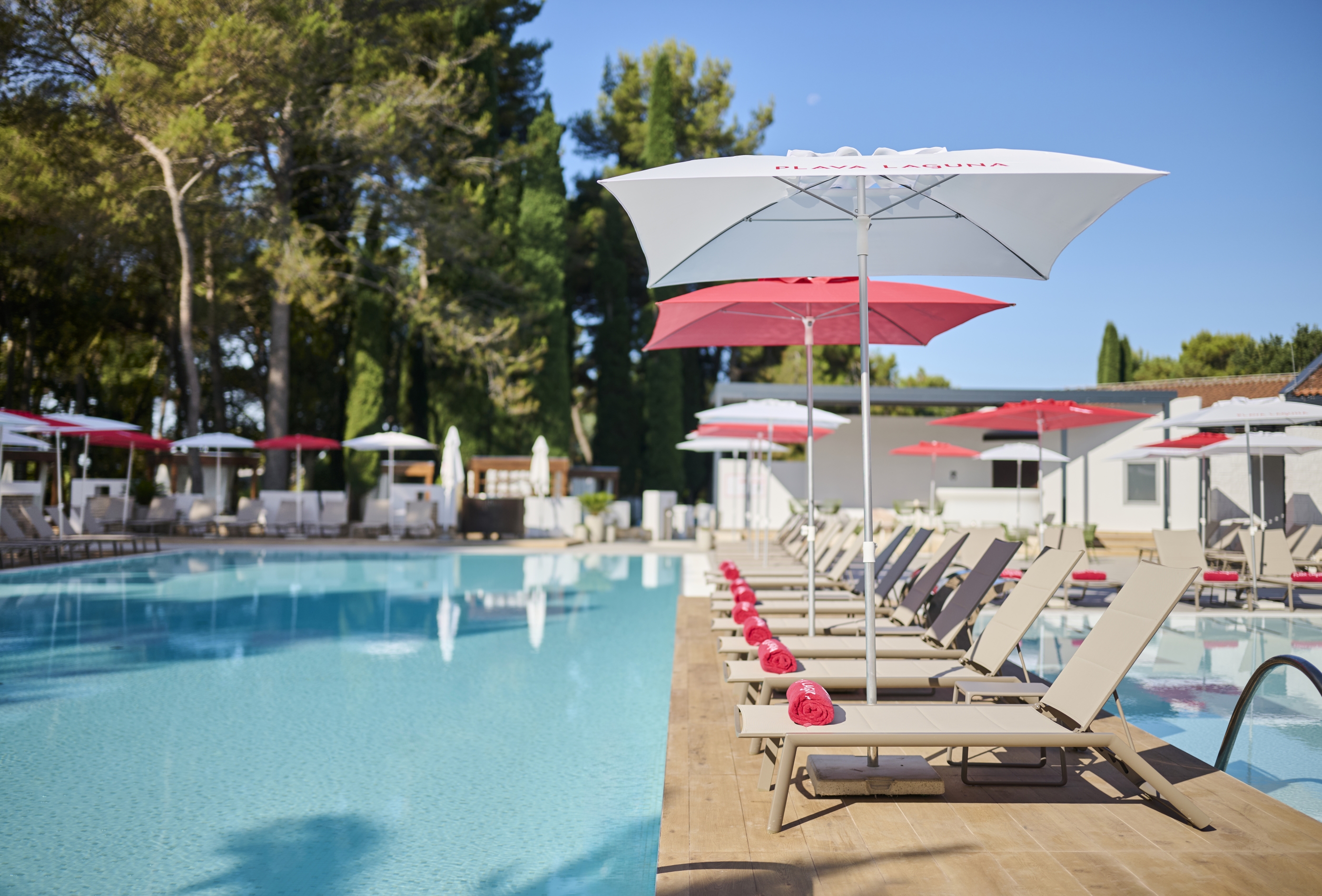 Hotel_Pelegrin_Plava_Laguna_2025_outdoor_pool