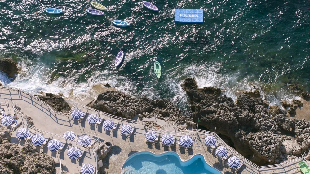 Najveće modne kuće okupirale svjetske plaže, a posebno su nam za oko zapeli Prada brodići na Capriju