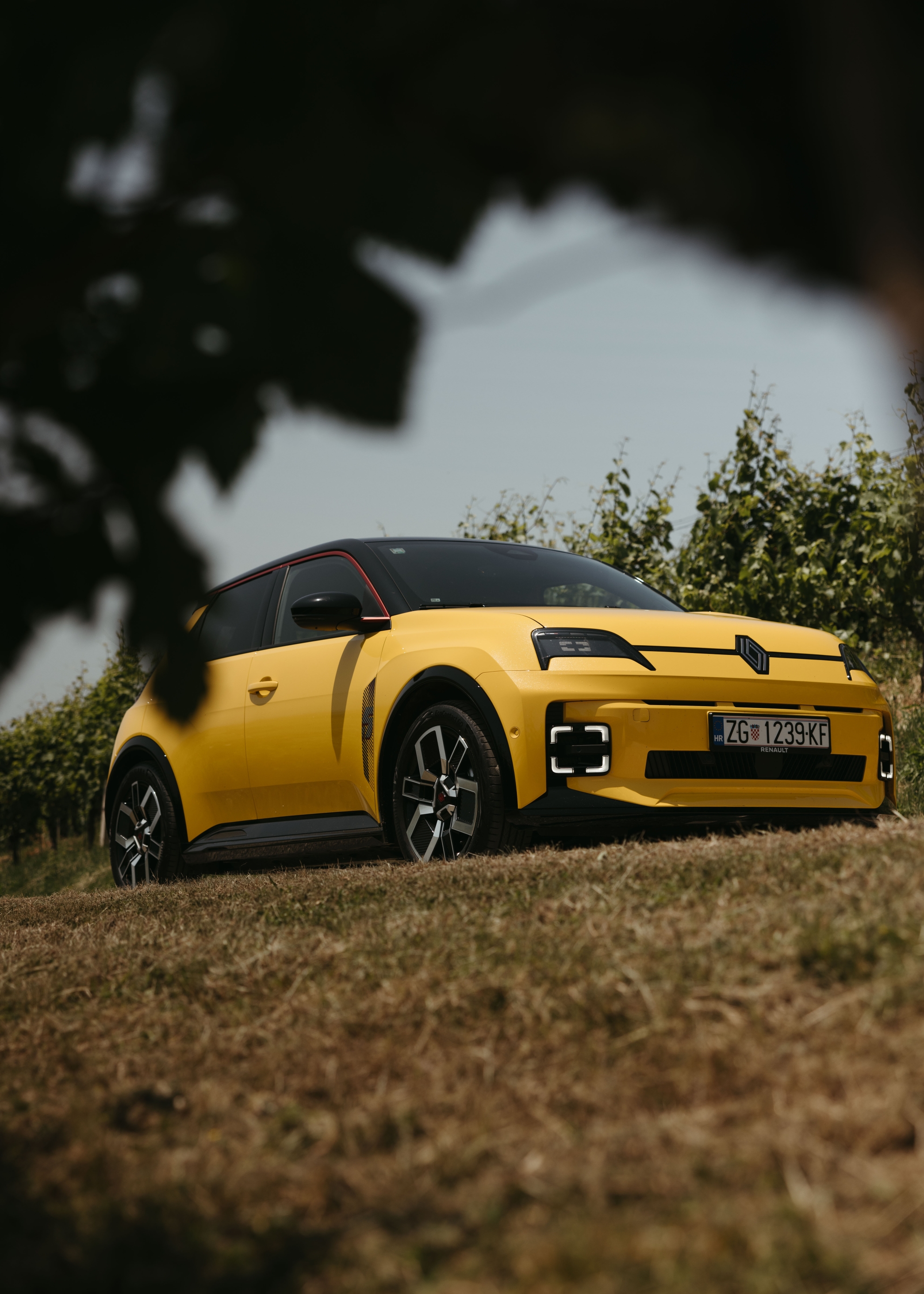 Moslavina je odlično mjesto za izlete čak i ljeti! Posjetili smo je u nostalgičnom modelu Renaulta 5
