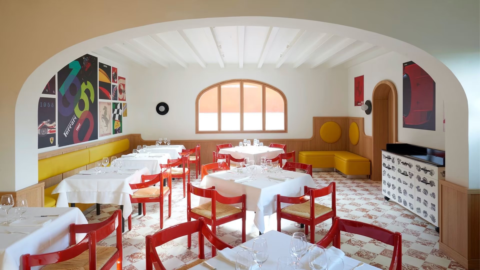 Znate li da Ferrari ima i svoj restoran? Interijer će zasigurno oduševiti sve obožavatelje
