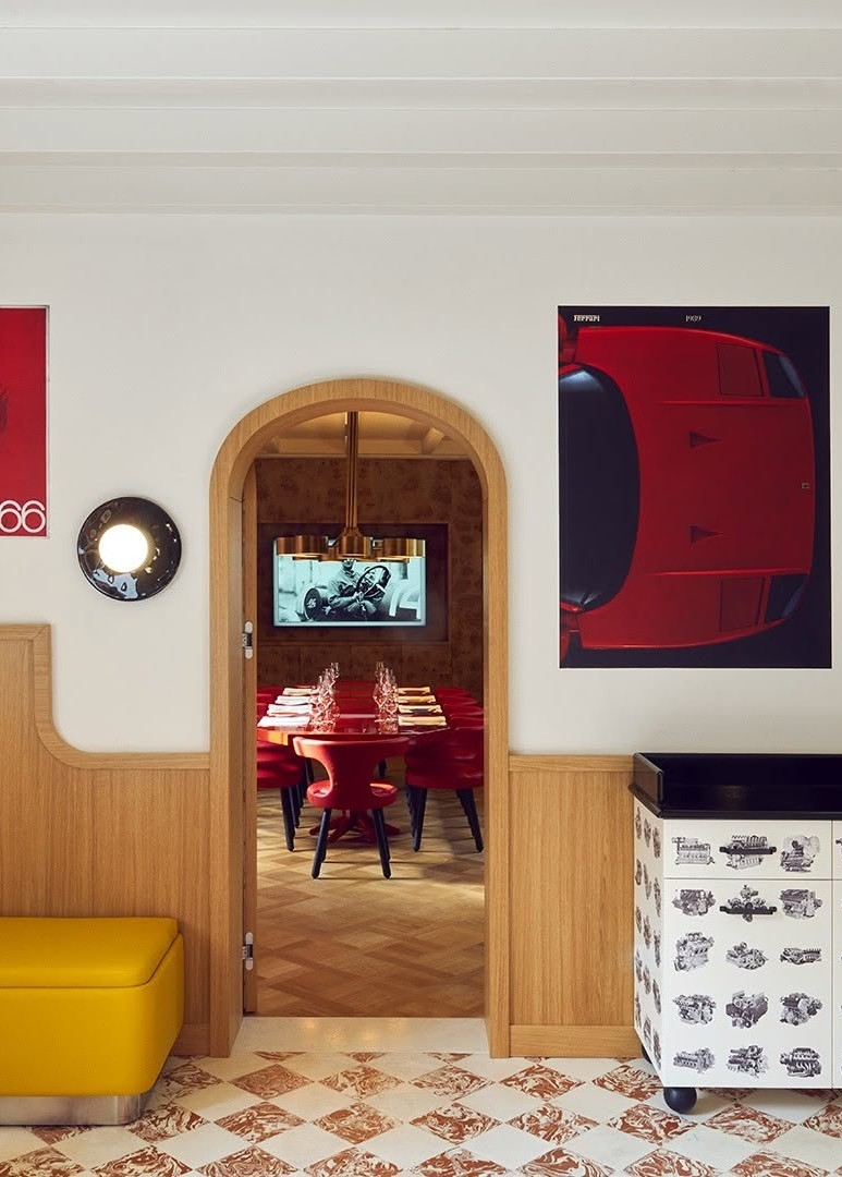 Znate li da Ferrari ima i svoj restoran? Interijer će zasigurno oduševiti sve obožavatelje
