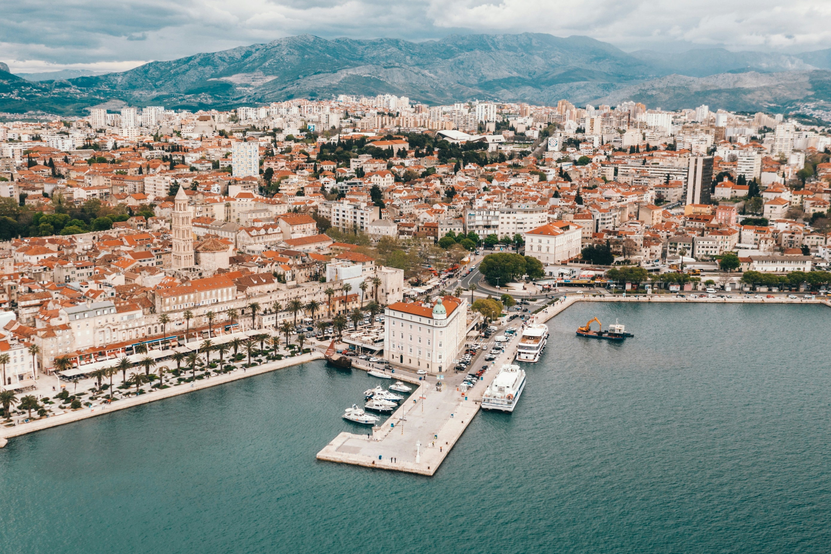 Split (spencer-davis-HjHnI35B4YY-unsplash)